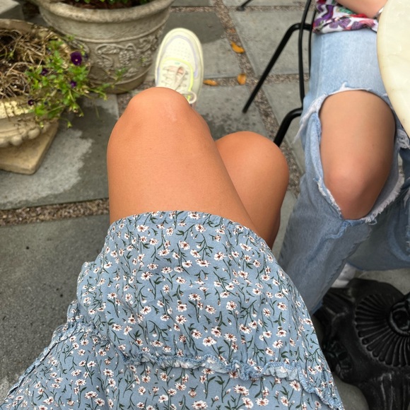 blue floral mini skirt - Picture 2 of 3